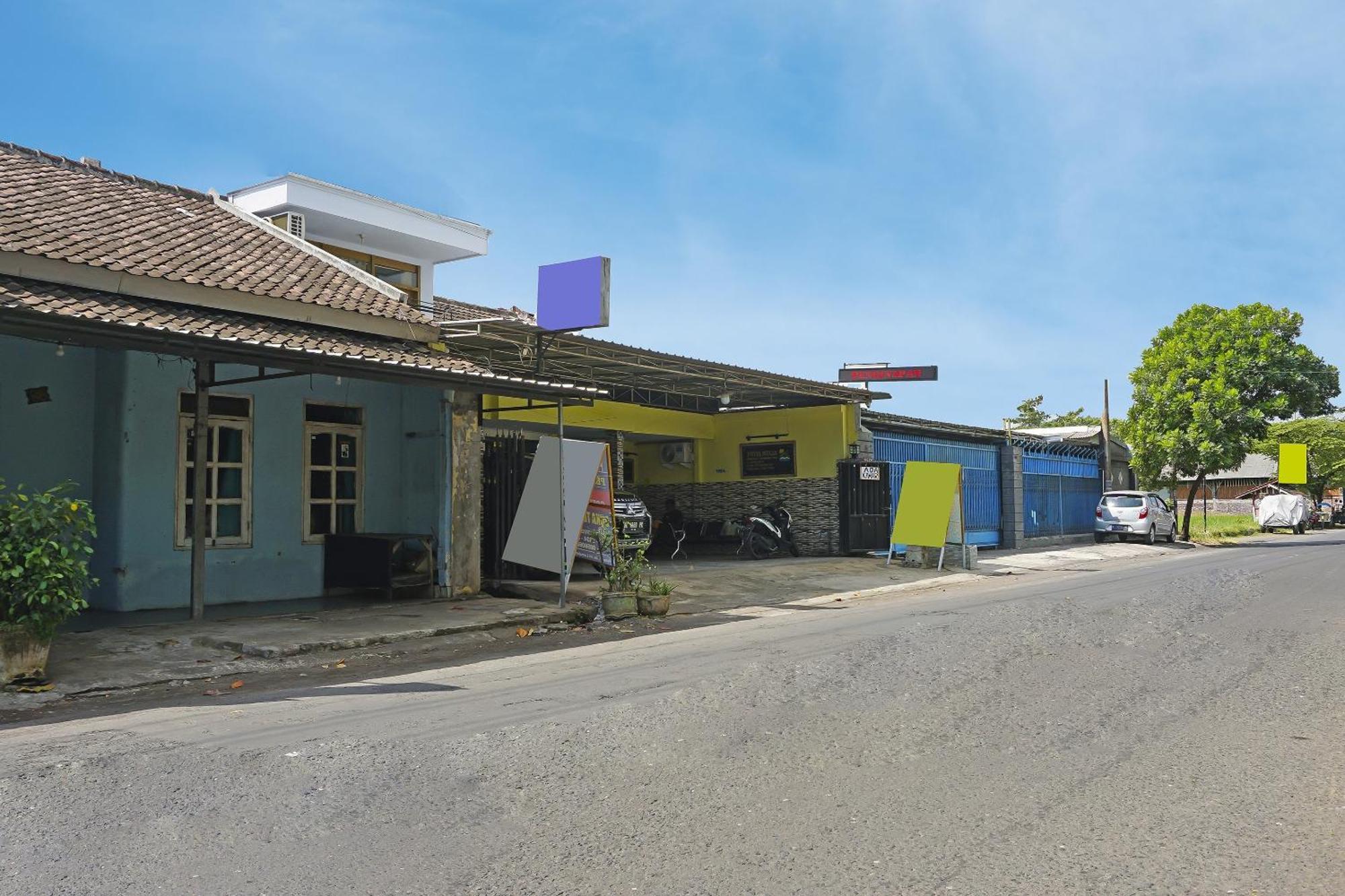 Putih Mulia Homestay Syariah Lumajang Exterior foto