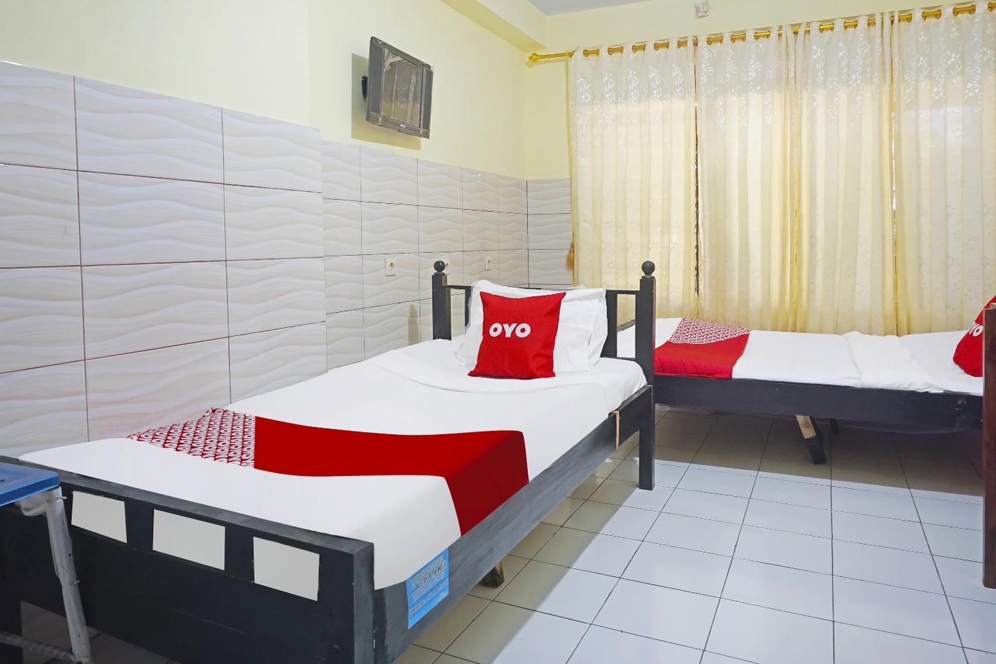 Putih Mulia Homestay Syariah Lumajang Exterior foto